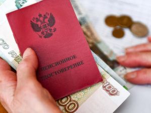 Кому повысят пенсии в марте?