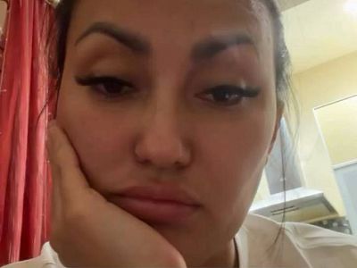 Голой девушкой в подъезде оказалась певица Паша Бояркина