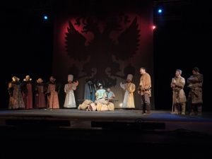 Саха театр открыл новый сезон премьерным спектаклем «Мазары. Путь к царю»