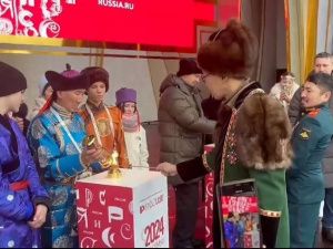 Семья из Якутии передала огонь всероссийского семейного очага регионам Дальнего Востока