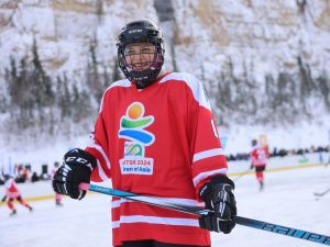 Зрелищной ничьей завершился матч звёзд мирового хоккея с якутской командой у Ленских столбов