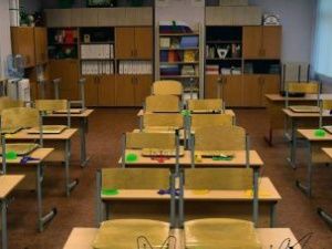 Минпросвещения опровергло сообщения о переводе школ на дистанционку