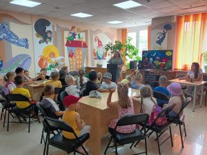 На базе Культурного центра АО «АК «ЖДЯ» работает летняя детская площадка