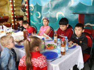 В социальной столовой прошла благотворительная акция «Собери ребенка в школу»