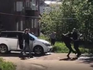 Разбирательство полицейских с пьяной компанией в Якутии попало на видео