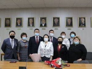 Глава Хангаласского улуса Олег Иринеев вручил государственные и муниципальные награды