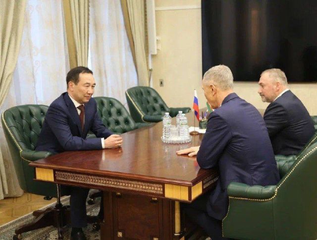 Глава Якутии провел рабочую встречу с руководителями Херсонской области