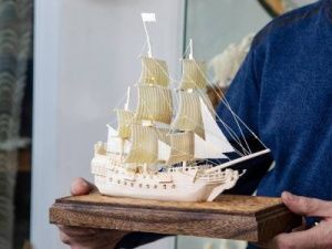 В Благовещенске открылась персональная выставка мастера-костореза из Якутии