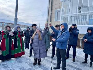 В селе Октемцы 76 человек получили новые квартиры взамен аварийного жилья 