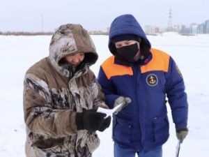 Инспекторы ГИМС напоминают рыбакам правила безопасного поведения на льду