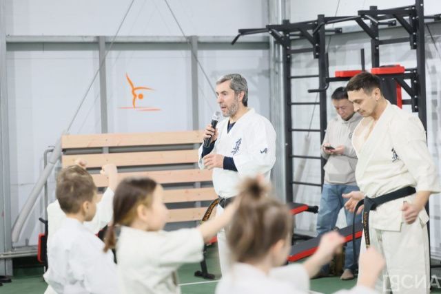 Хaид Мaнтaев провёл мaстер-клaсс по кaрaтэ-киокусинкaй для детей