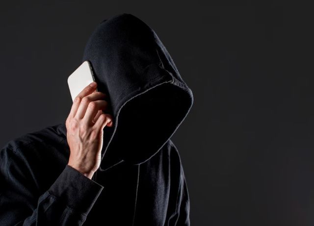 Суд взыскал с московских «дропперов» 996 тысяч рублей в пользу пенсионера из Нерюнгри