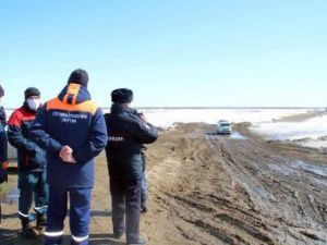 Спасатели выявили нарушителей на закрытой ледовой переправе Якутск — Нижний Бестях
