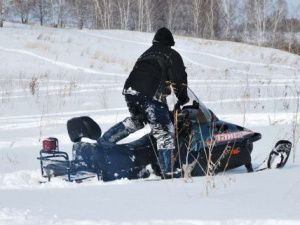 Нетрезвый житель Аллаихи угнал чужой снегоход, теперь клянется, что не хотел его похищать