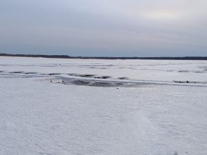 В Нюрбинском районе спасли троих рыбаков, замерзавших в сломанном автомобиле