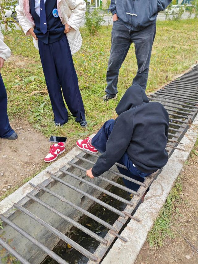 В Якутске девочка застряла в ливневой канализации