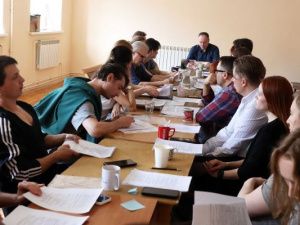 Премьера в Русском театре: Любовь сильнее войны