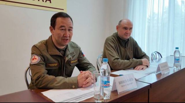 Глава Якутии проверил ход ремонтно-восстановительных работ в подшефном городе Докучаевске в ДНР