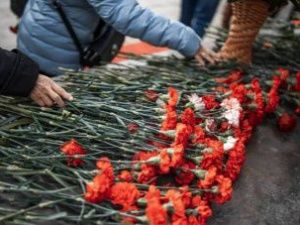 В Якутске в День учителя возложили цветы к памятнику Михаила Алексеева