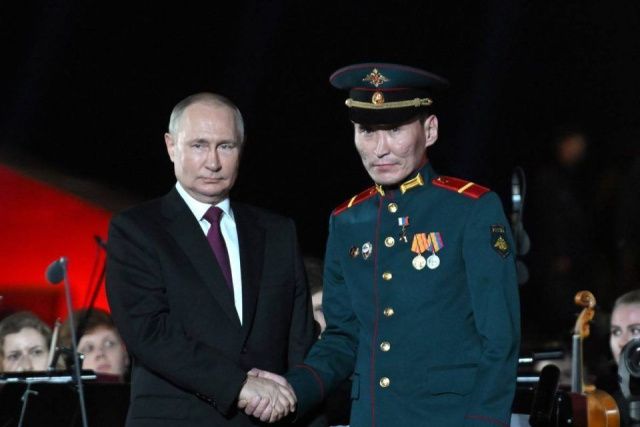 «Четвёртый герой из одного села»: глава Усть-Алданского района — про Героя России Алексея Неустроева