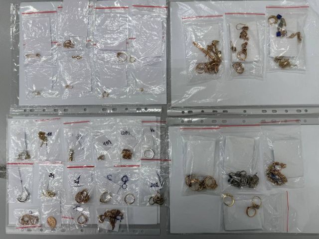 Мошенники заставили жителя Мирного сдать золото матери в ломбард и перевести им 900 тысяч рублей