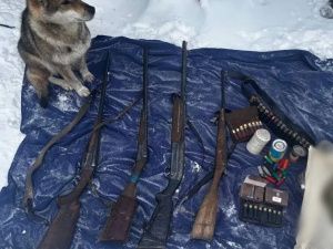 В Мирнинском районе у сотрудника гидропоста изъяли четыре незарегистрированных ружья и порох