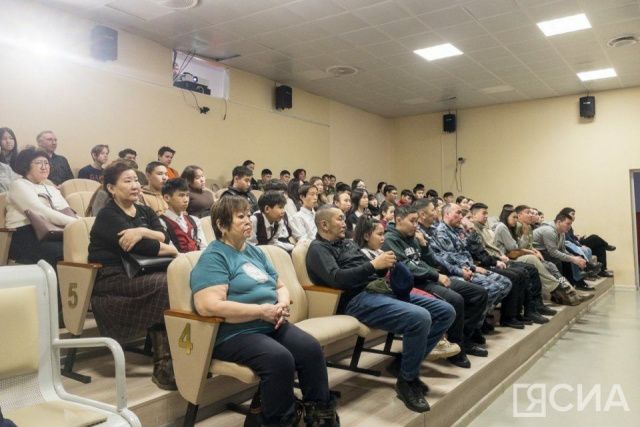 В Якутске прошел урок мужества с участием бойца спецназа ОМОН «Бизон» 