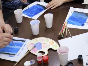 Терапия творчеством: арт-практики помогают несовершеннолетним подозреваемым и обвиняемым справляться со стрессом