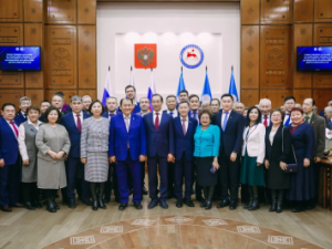 Айсен Николаев вручил государственные награды работникам науки Якутии