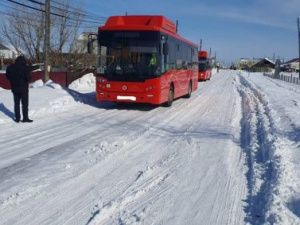В поселке Маган 10-летняя девочка попала под колеса маршрутного автобуса
