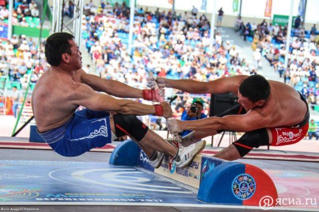 Поднять мас-рестлинг до олимпийского уровня. Айсен Николаев о развитии якутского вида спорта