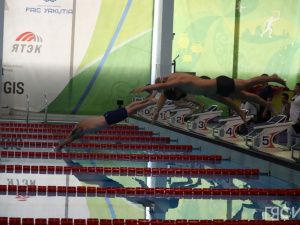 В Якутске прошли соревнования по плаванию среди сотрудников МЧС Дальнего Востока