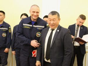 В День спасателя наградили сотрудников Службы спасения Якутии