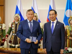 Государственные награды за вклад в развитие республики вручили жителям Якутии