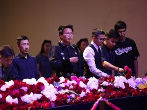 Якутяне нескончаемым потоком идут проститься с Михаилом Николаевым