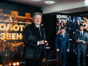 По силам - труд, по знаньям - пост и по заслугам –честь! 