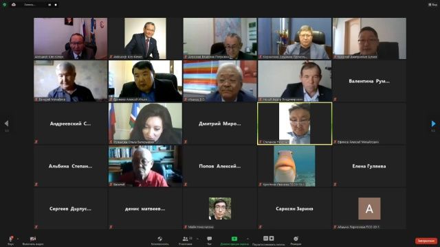 На круглом столе «Кустук» («Радуга») обсудили предстоящие изменения в Конституции (Основном законе) Республики Саха (Якутия) 