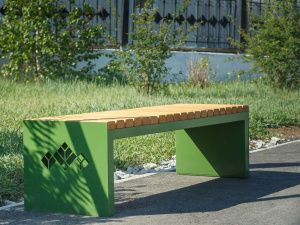 В исправительной колонии № 1 изготовлены скамейки и урны для Парка культуры и отдыха г. Якутска