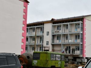 Айсен Николаев проинспектировал ход строительства социальных объектов в Вилюйске 