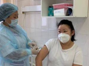 Медцентр Якутска начал вакцинацию жителей от коронавируса вне зависимости от прикрепления к поликлинике