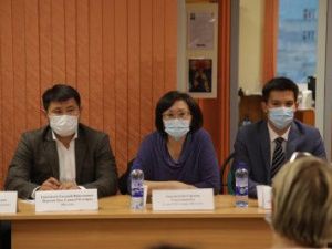 Сардана Авксентьева встретилась с жильцами аварийного дома по ул. Автодорожная, 8/4