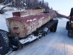 В Абыйском улусе опрокинулся бензовоз. Разлились нефтепродукты