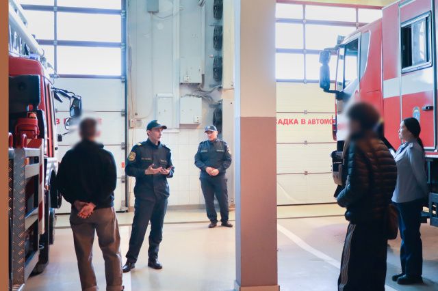 Несовершеннолетние осужденные посетили пожарно-спасательную часть № 6 в г. Якутске