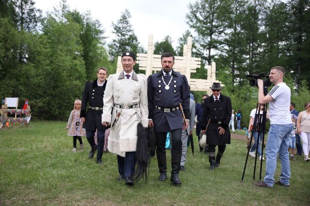 Айсен Николаев поздравил с Ысыахом жителей и гостей Нерюнгринского района