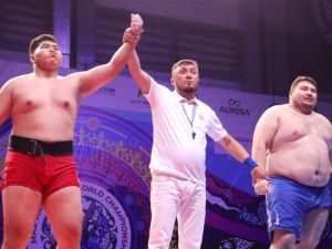 Первая сенсация. Якутянин Евгений Попов познал поражение на чемпионате мира по мас-рестлингу