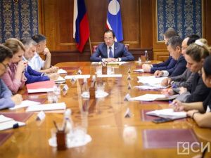 Борьба с пожарами, увековечение памяти Михаила Николаева: какие поручения дал глава Якутии