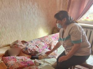 Усть-Янские врачи провели осмотр пожилых и инвалидов 