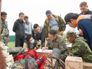 Альберт Семенов передал помощь партийцев Якутска