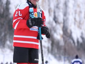 Зрелищной ничьей завершился матч звёзд мирового хоккея с якутской командой у Ленских столбов