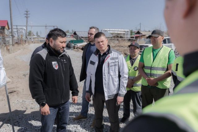 Евгений Григорьев проинспектировал ход ремонта дорог в Сайсарском округе Якутска
